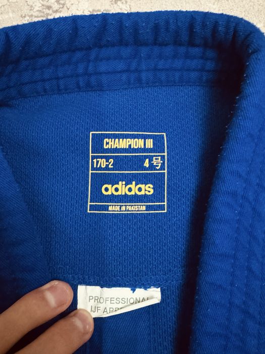 Продается кимоно adidas red