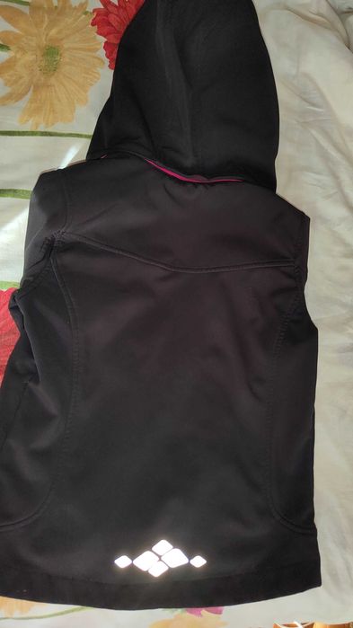 Яке софтшел р.140 черно за момиче.