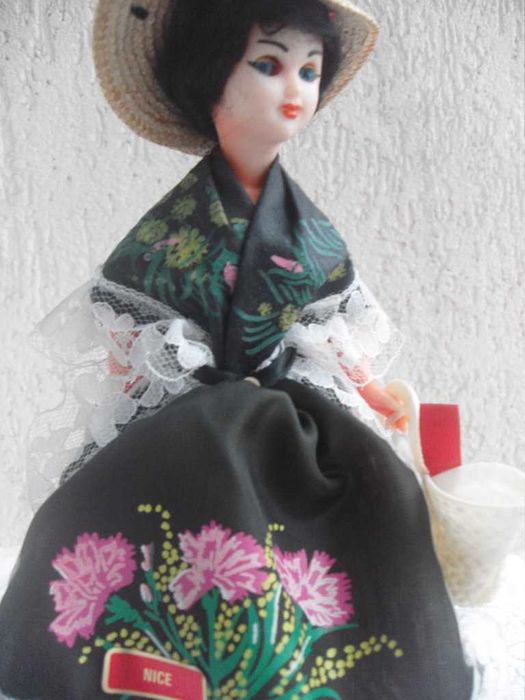 колекционерска френска кукла от региона на Ница