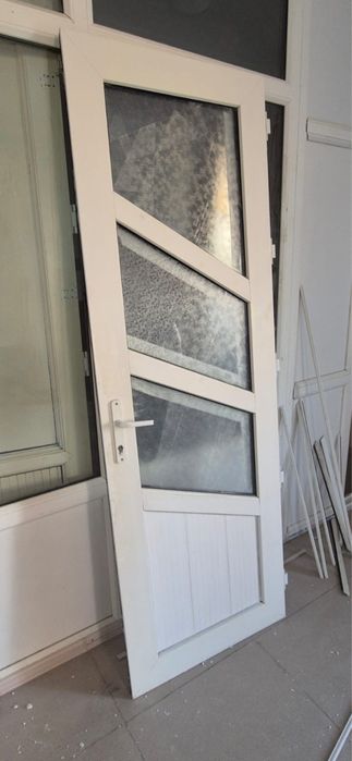 Продаю недорого пластиковые перегородки