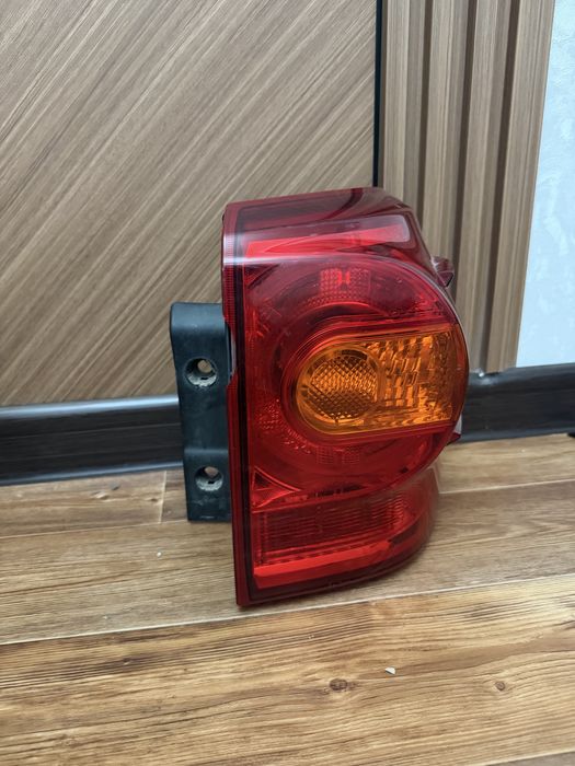 Задний фонарь Land Cruiser 200 оригинал