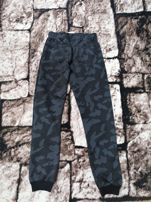 Vând pantaloni vatuiți adolescenți