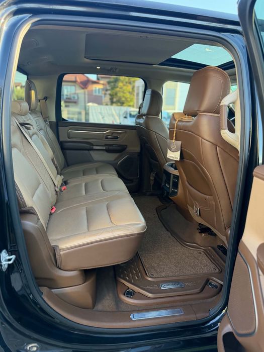 Dodge ram 1500 2020 laramie edition 5.7HEMI