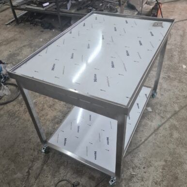 Atelier de confectii inox mese de inox / hote de inox / spalatoare