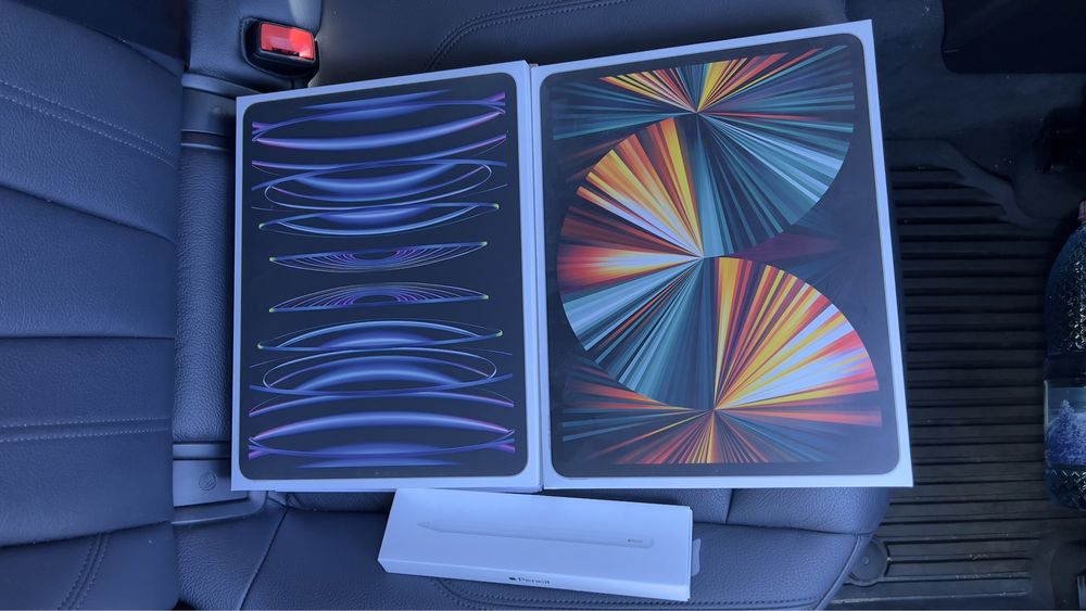 Vand cutie iPad pro si Apple pencil