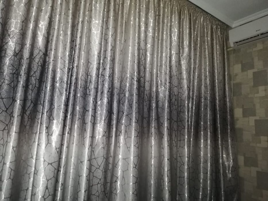 Продам шторы в спальню, гостиную 2 штуки