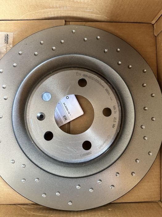 Vând discuri fața + spate + placuțe brembo