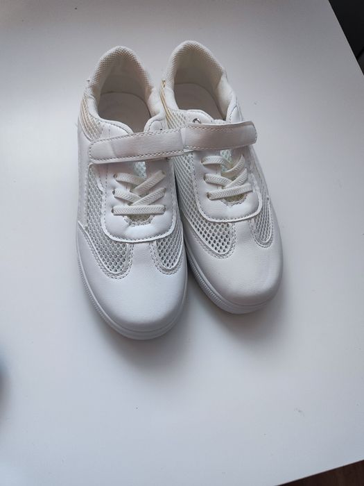 Продам детскую обувь