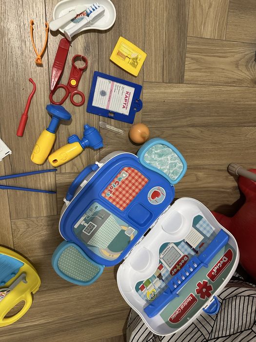 Игрушки для мальчиков и девочке