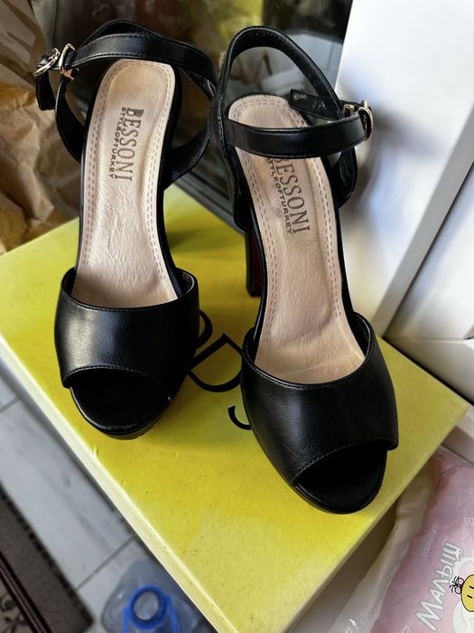 Продаю обувь по 2000 тг