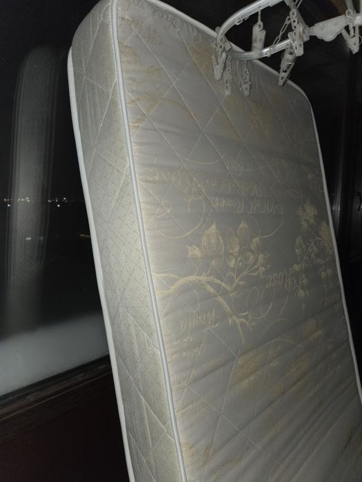 Матрас в отличном состоянии.