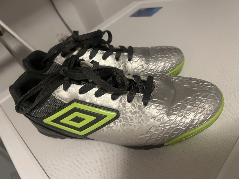 Vand adidasi de fotbal Umbro