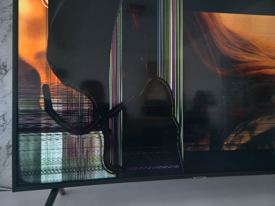 Vând televizor Samsung curbat-display spart