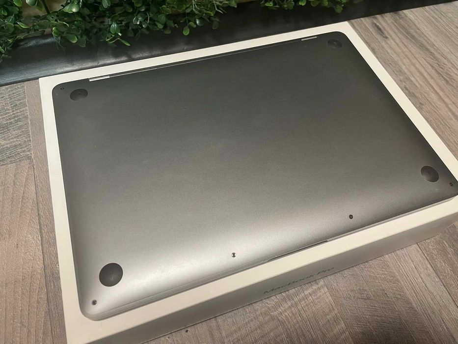 MacBook Pro M2 2022 13 inch Като нов