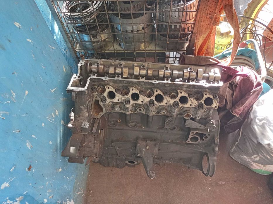 Двигател Мерцедес 124 2.5 Д