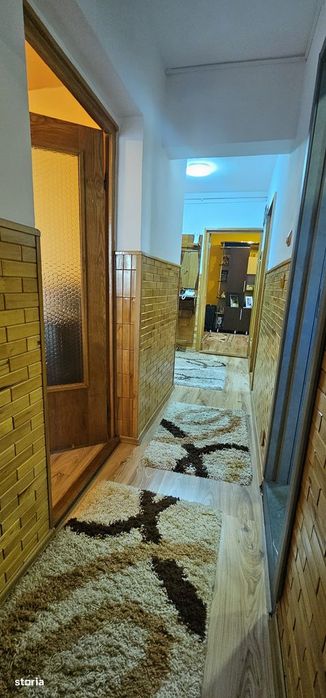 Vandapartament de 3 camere,decomandate ,confort 1 situat pe str.Uzinei