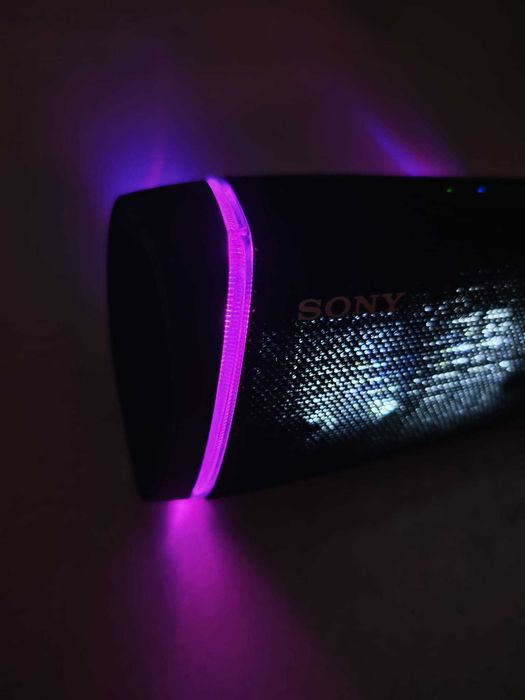 Vând boxa portabila Sony cu joc de lumini