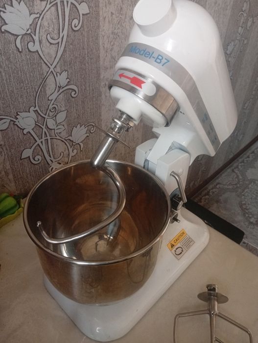 Тесто мешалка и миксер 7л