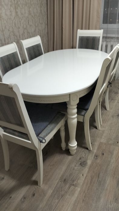 Стол,стулья продам срочно, крашеное дерево