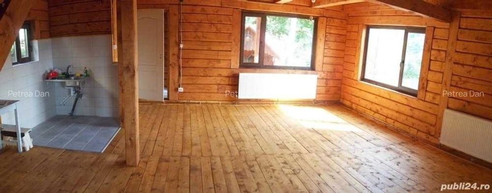 Casa din lemn masiv cu teren in Muntele Rece