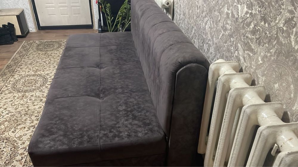 Продается диван в отличном состоянии