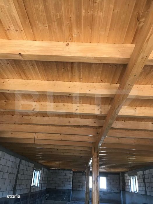 Casa (la rosu), Livada si Padure, Teren Generos si Plata Flexibila –