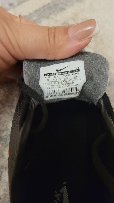 Продам фирменные кроссовки