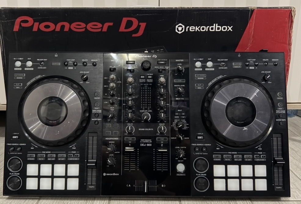 Pioneer DDJ 800 / Stare foarte buna / Perfect funtional