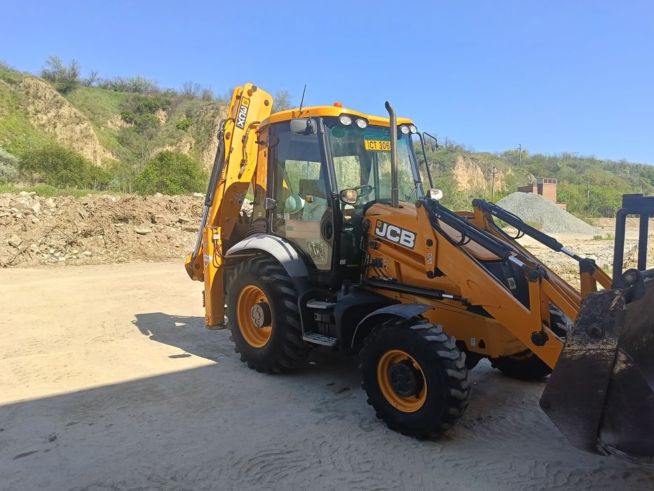 Vând Buldoexcavator JCB 3CX (Varianta 3CX 14MFWM) – An 2019 – 4x4