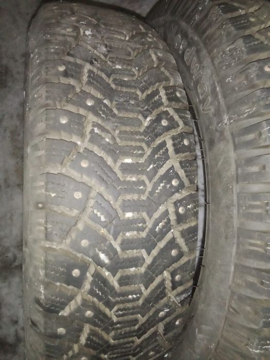 Продам зимние покрышки R15