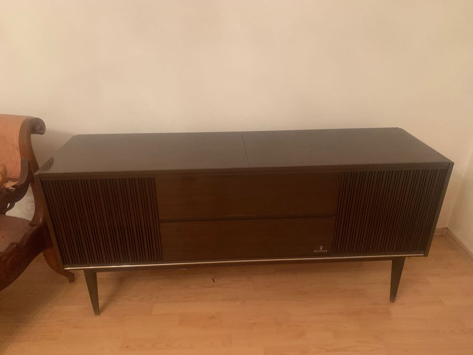 Vând sistem audio vintage Grundig – radio, pick-up și magnetofon