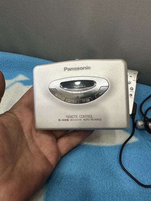 Vand doua walkman Panasonic