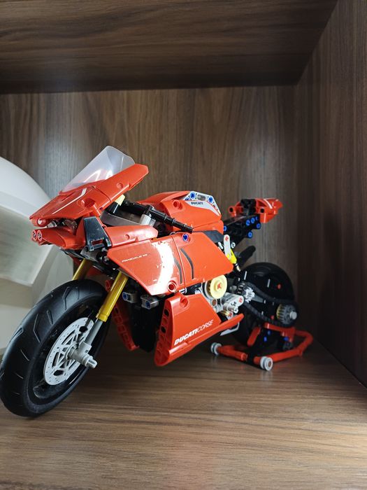 Продам Лего Technic Ducati Panigale V4 R