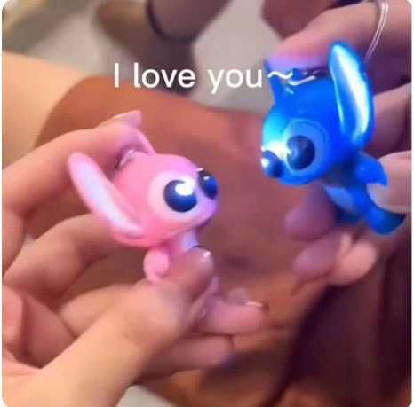 Комплект Светещ Ключодържател Лило и Стич, Lilo and Stitch LED играчка