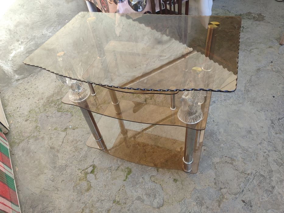 Столик трехярусный