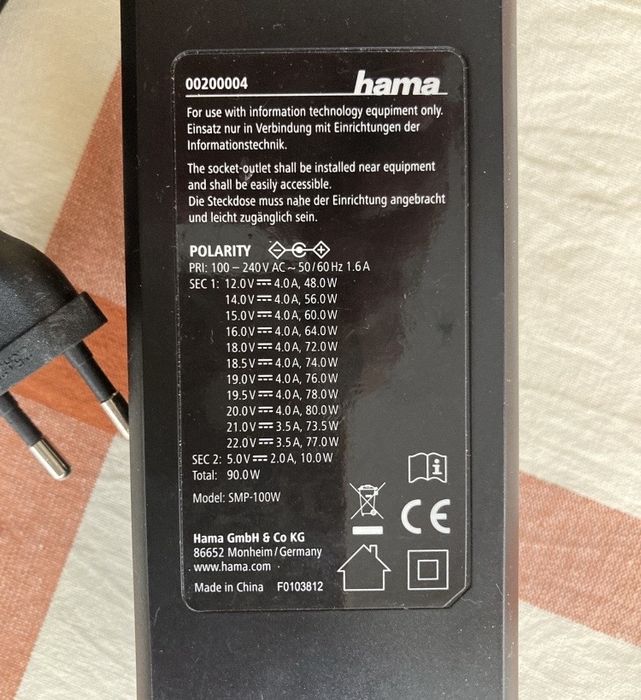 Alimemtator universal Notebook / adapter universal Laptop / transformator hama laptop