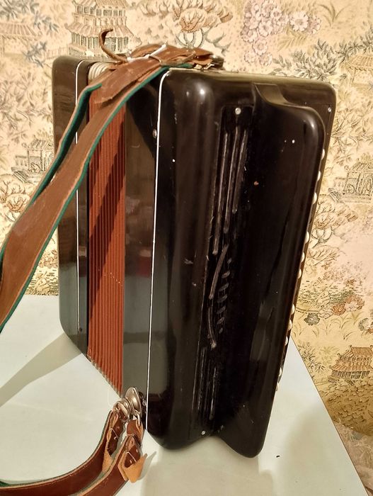 Продам Тульский баян .