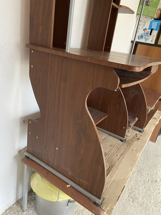 Стол для компьютера.