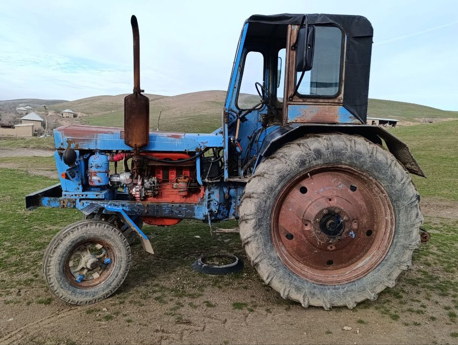 Traktor.  T 28 radnoy karobka , mator ochilmagan . Traktorga javob