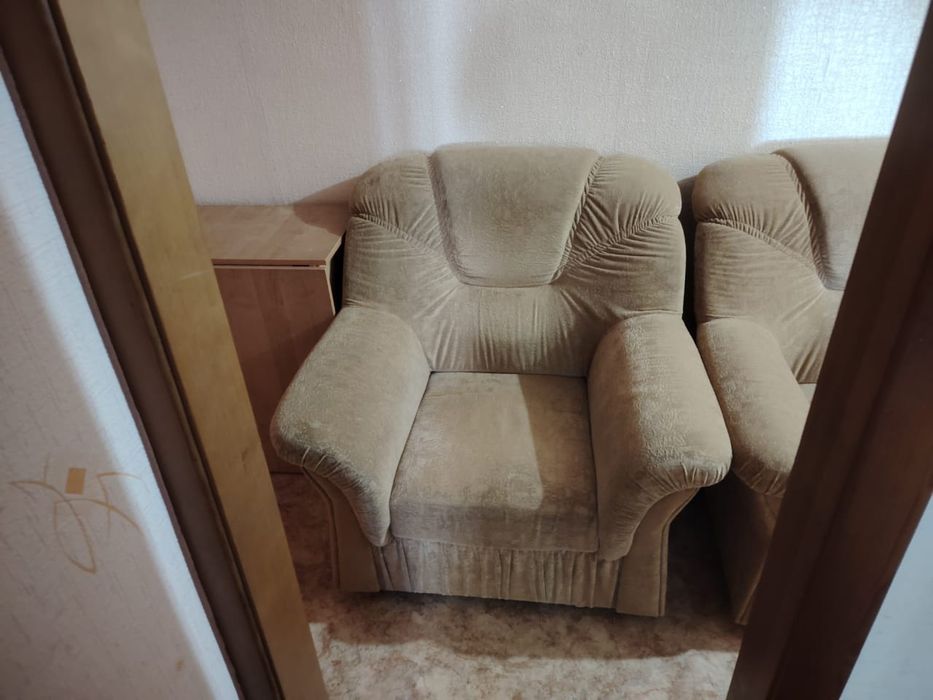 Продам кресла большие