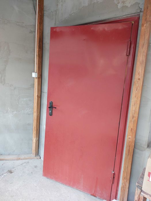 Входная железная дверь