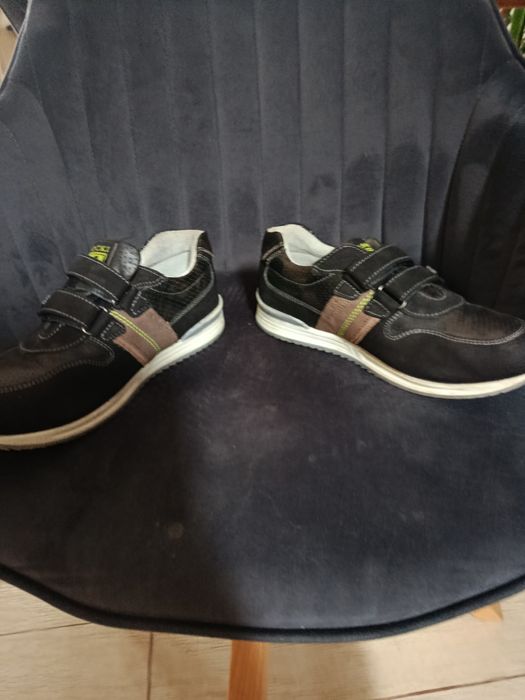 Vând adidași lasoki