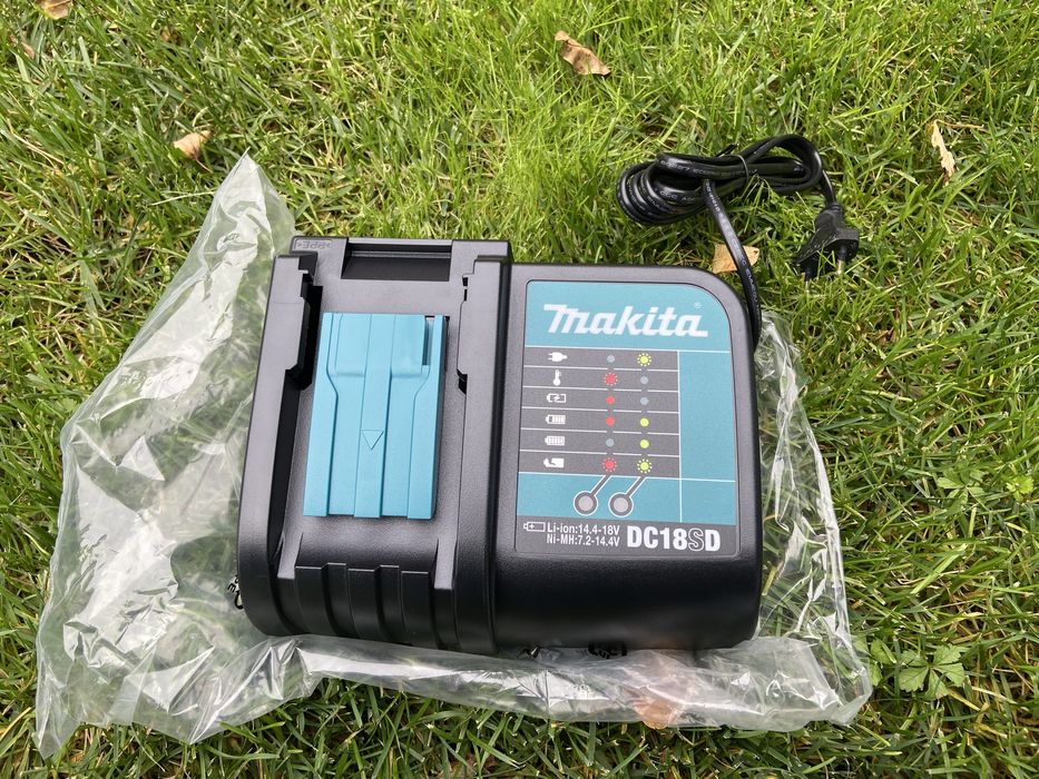 DC18SD-IncarcatorMaghita, Nou, original.