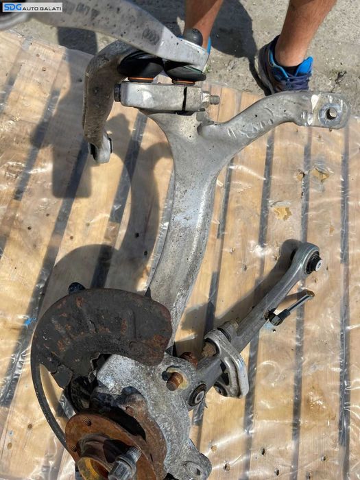 Fuzeta cu Butuc Rulment Stanga Fata Audi A8 D3 2002 - 2010 Cod 4E0257M [AV1640]