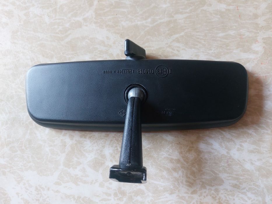 Зеркало заднего вида