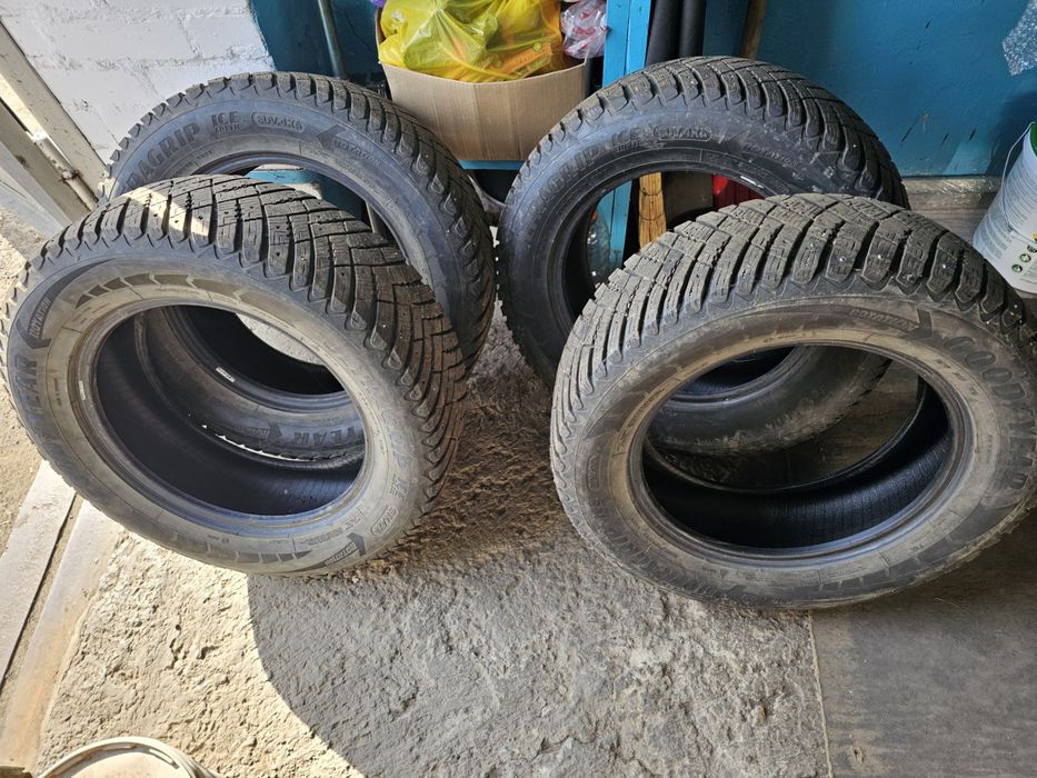 Зимние шины 255/60 R18