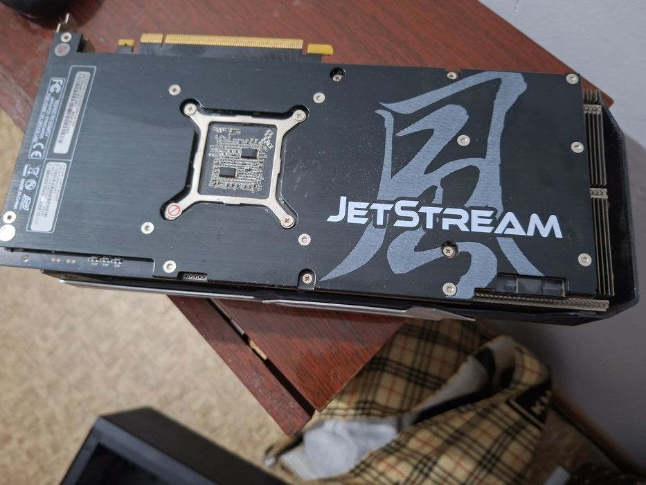 Продам видеокарарту  RTX 2060 super Jetstream 8gb