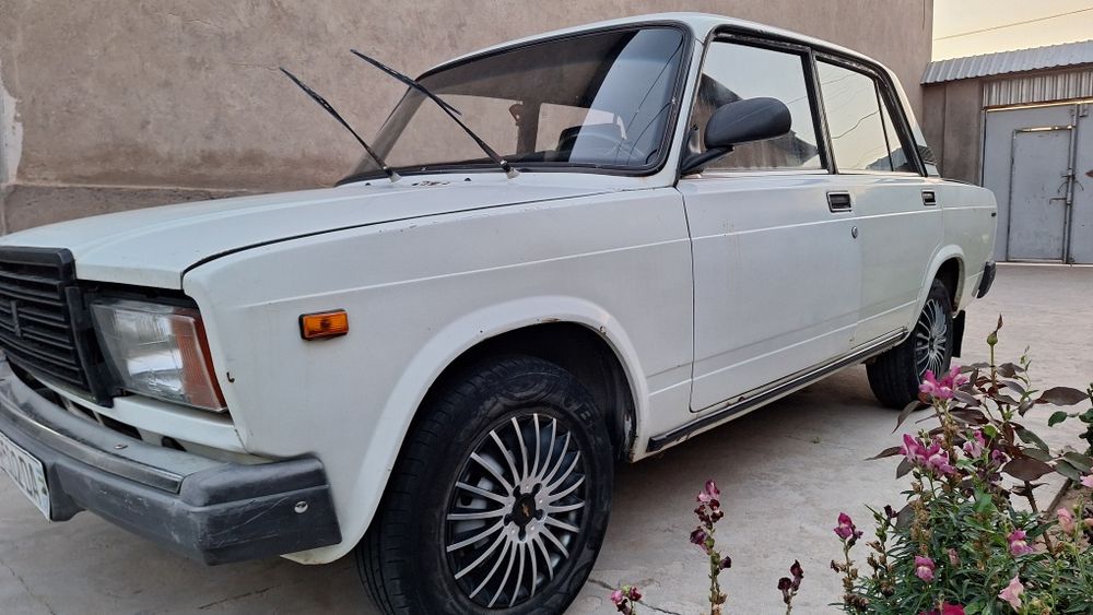 Vaz 2107 sotiladi