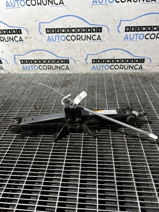 Cric Mitsubishi Outlander III 2012 - 2015 (1339)