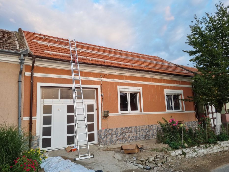 Montez panouri fotovoltaice